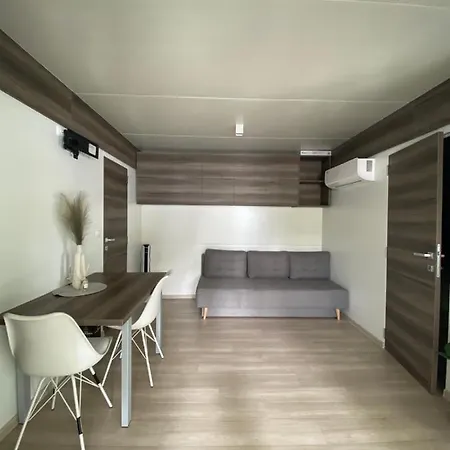Mobilna Hiska, Camp Lovre, * Drage